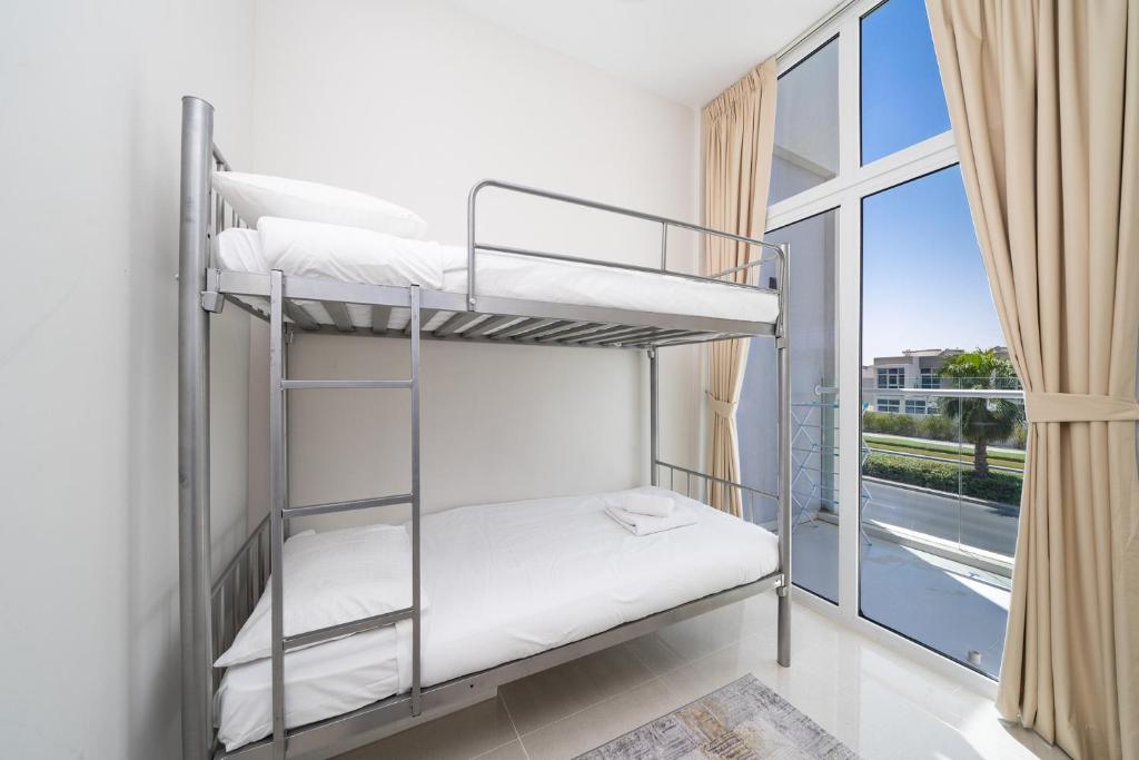 ALH Vacay - 1 bedroom with Study Room in DAMAC Hills 2