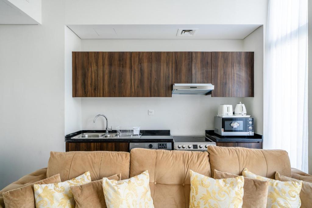 ALH Vacay - 1 bedroom with Study Room in DAMAC Hills 2