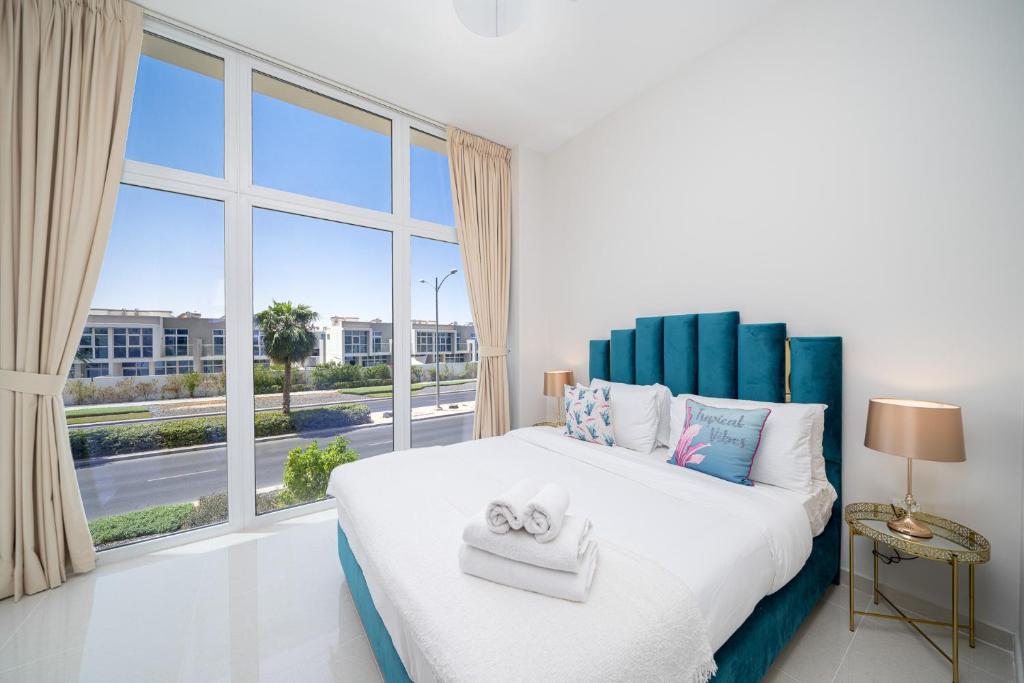 ALH Vacay - 1 bedroom with Study Room in DAMAC Hills 2