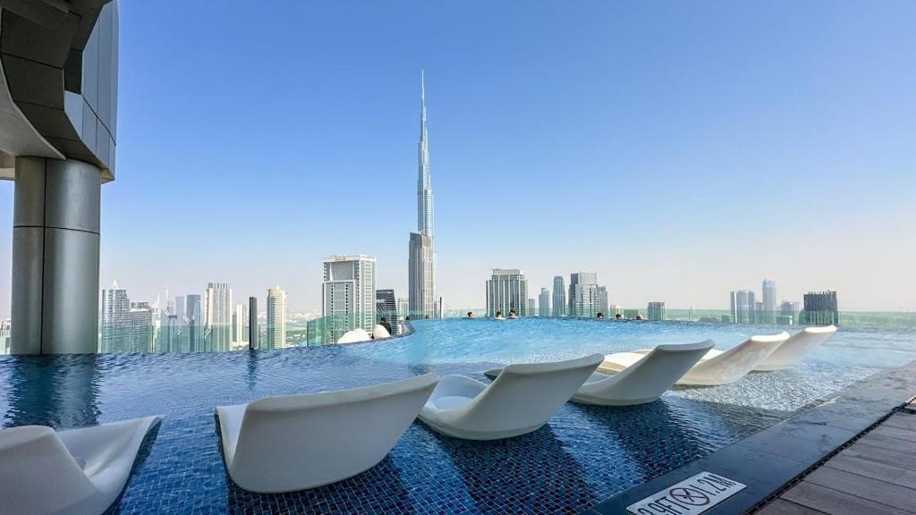 هتل فورت سیکسث فلور تو بی آر آپارتمان اینفینیتی پول فیسینگ بی کی - 46th Floor 2BR Apartment Infinity Pool Facing Bk