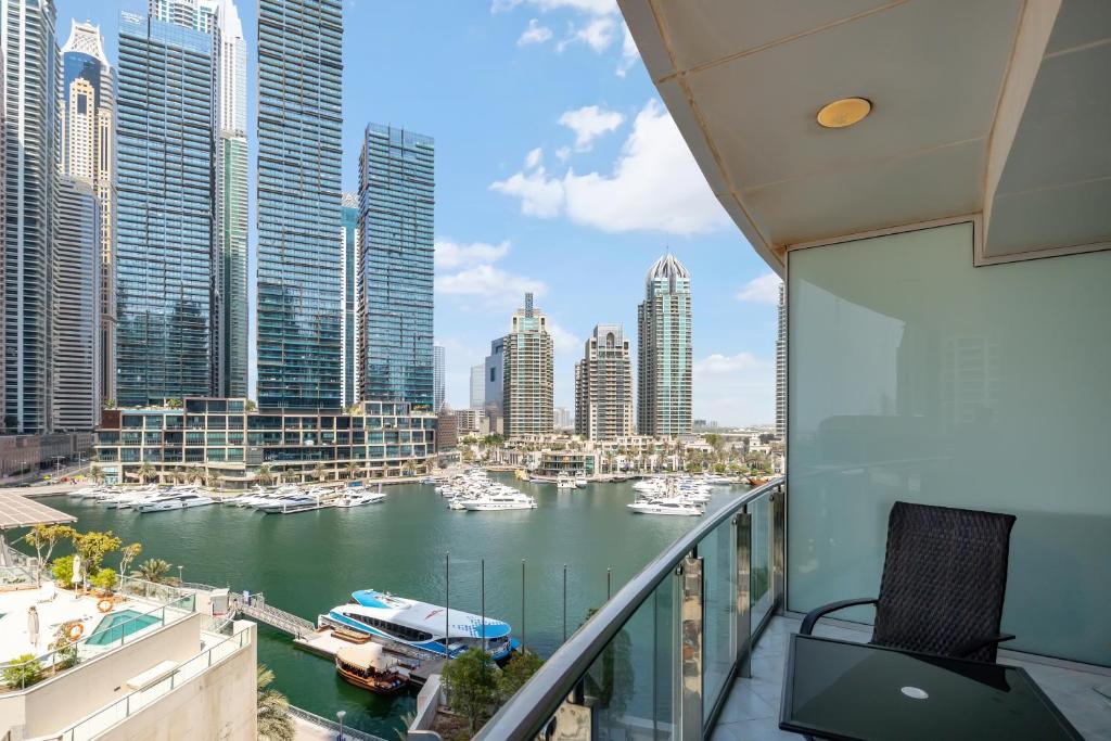 هتل فام لیوینگ - استونینگ 2 بد روم + میدز روم در مارینا تراس - FAM Living - Stunning 2 bedroom + Maid's room in Marina Terrace