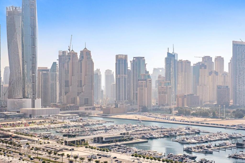 هتل سیلک هاوس پام و هاربر ویو این نیو لاکچری تاور - Silkhaus Palm & Harbor View in New Luxury Tower