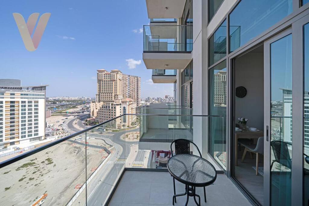 هتل استودیو ویت بست اسکایلاین اند برج وی ات آزی زی، جداف - Studio with Best Skyline & Burj View at Azizi, Jaddaf