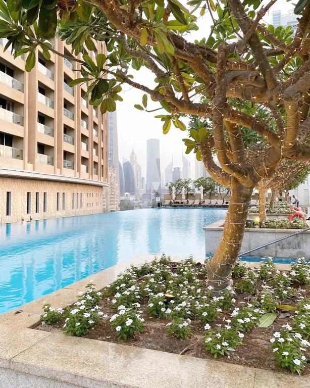 هتل لاکژوریس دبی مال استودیو آپارتمان وید استانینگ برج خلیفه ویوز - Luxurious Dubai Mall Studio Apartment with Stunning Burj Khalifa Views