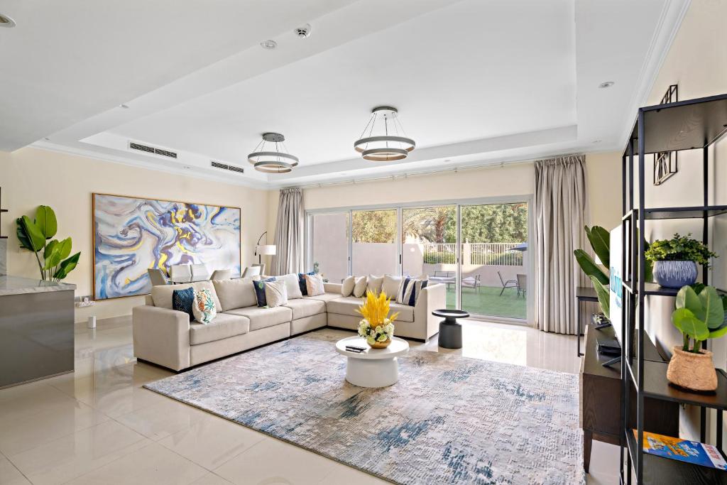 هتل آی لیوینگ لاکچری 3 بی آر ویلا دیستRICT 15 جی وی سی - وی 3 - ALiving Luxury3BR Villa District 15 JVC- V3