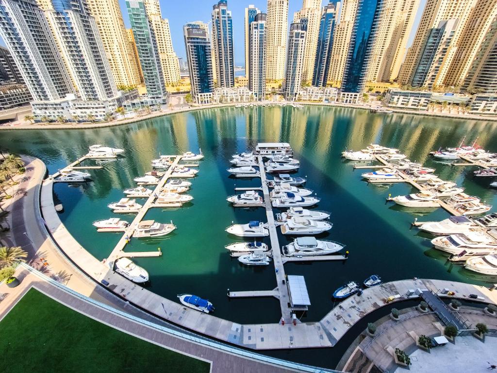 هتل لومینس آپارتمان در ویدا دبی مارینا ریزیدنس - Luminous apartment in Vida Dubai Marina Residence