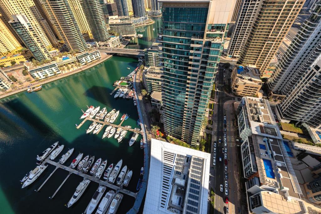 Luminous apartment in Vida Dubai Marina Residence
