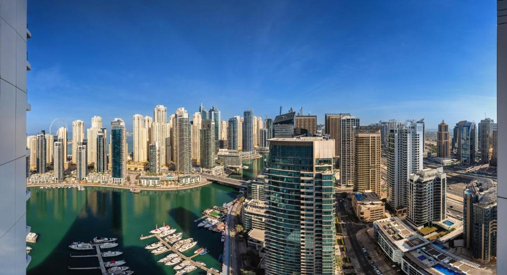 Luminous apartment in Vida Dubai Marina Residence