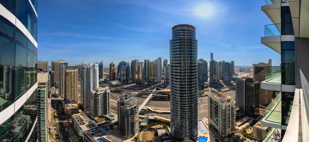 Luminous apartment in Vida Dubai Marina Residence