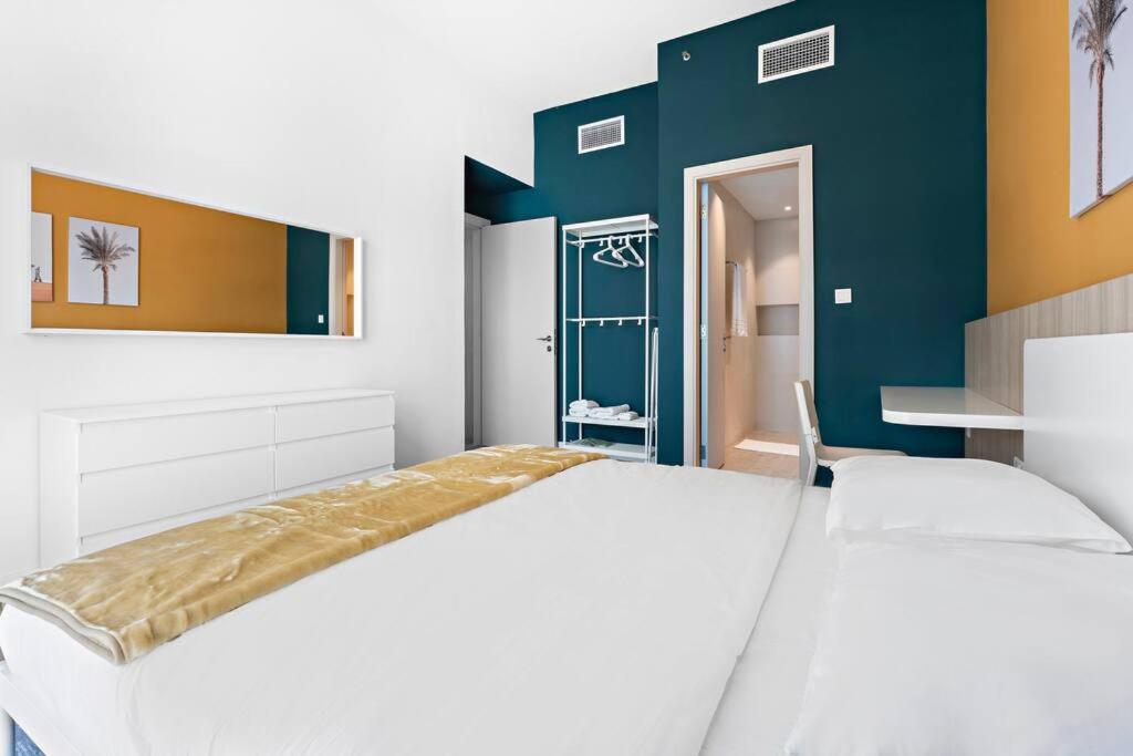 Exclusive Dubai Marina Two Bedroom Suite by Jumeirah Beach, Mall and Metro