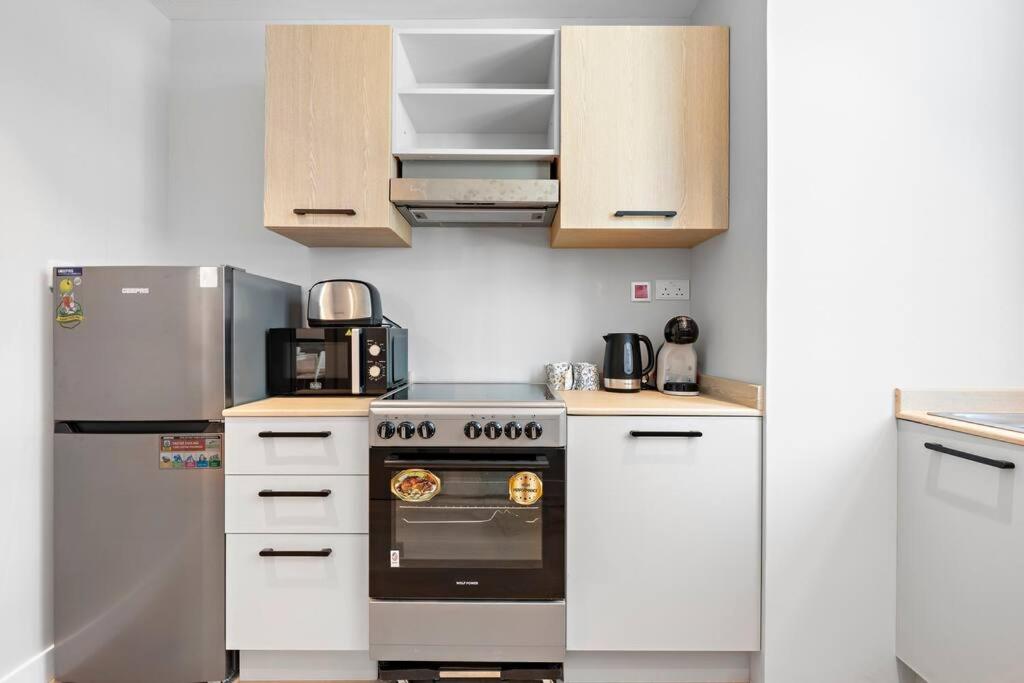 Exclusive Dubai Marina Two Bedroom Suite by Jumeirah Beach, Mall and Metro