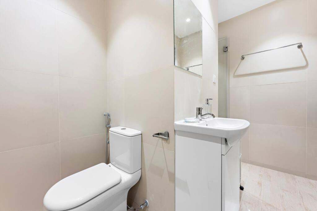 Exclusive Dubai Marina Two Bedroom Suite by Jumeirah Beach, Mall and Metro