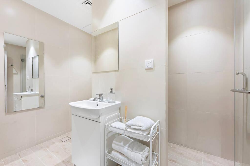 Exclusive Dubai Marina Two Bedroom Suite by Jumeirah Beach, Mall and Metro