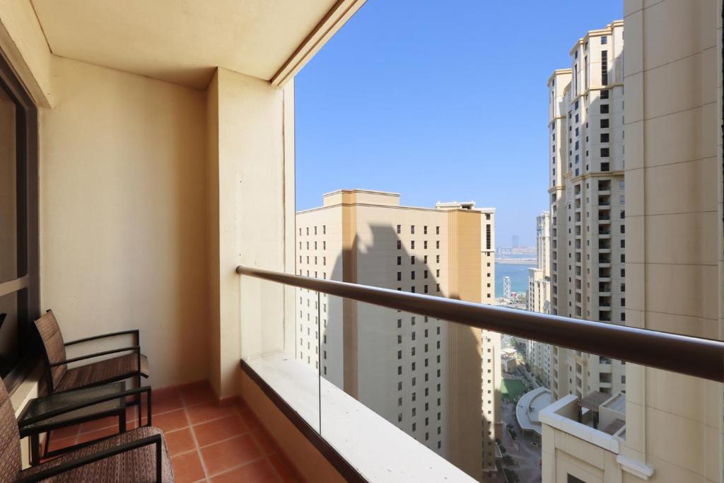 Livbnb - 3+1 in JBR, Close to Beach w/ Ain View