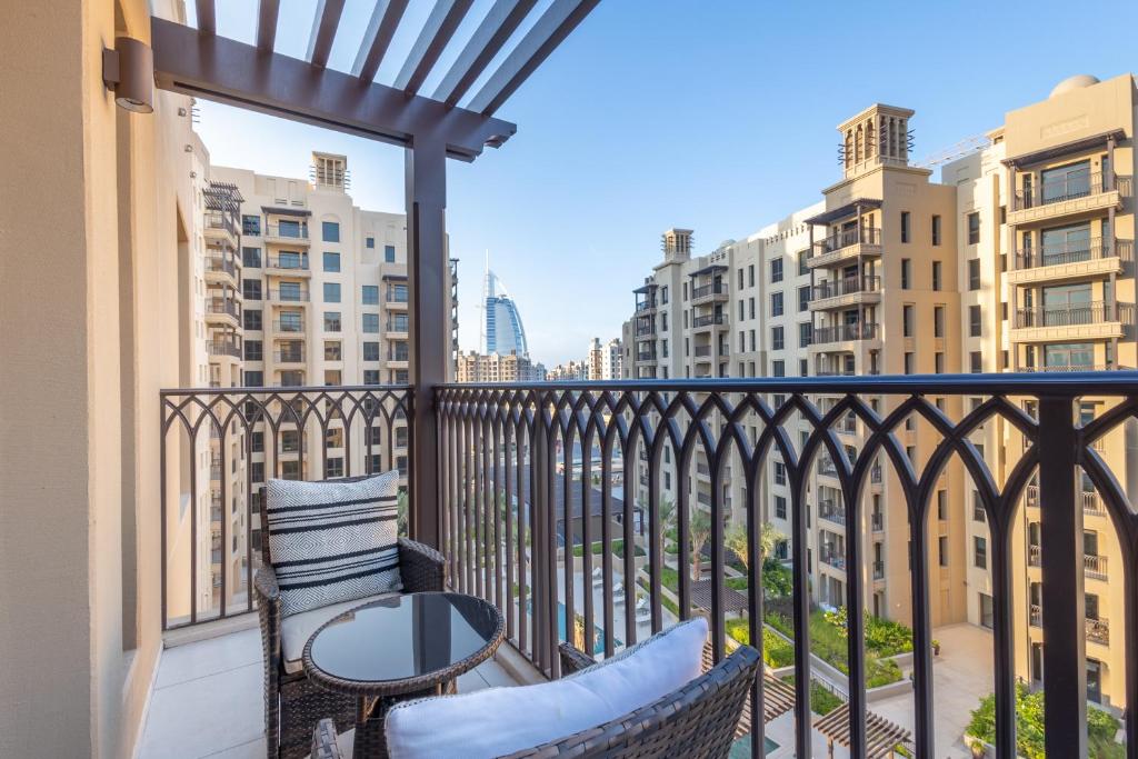 هتل سوپر هاست - اوربن الیگنس 2BR در اسایل 2 نزدیک برج العرب - SuperHost - Urban Elegance 2BR in Asayel 2 Near Burj Al Arab