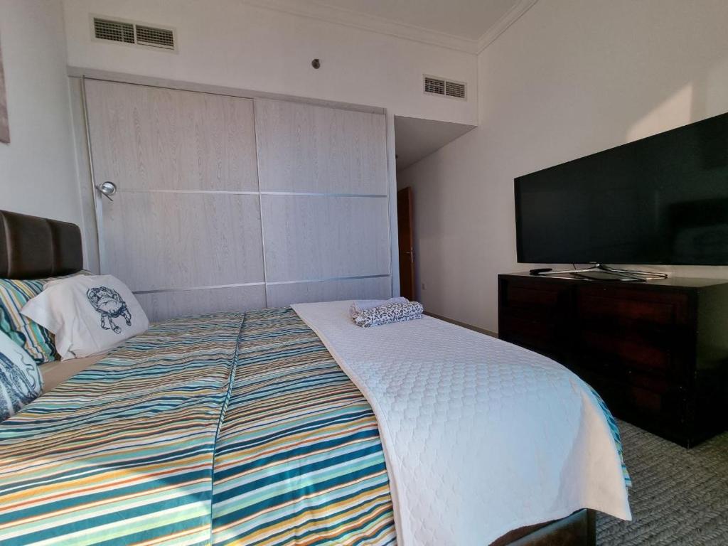 3Bed Seaviews and hotel amenities