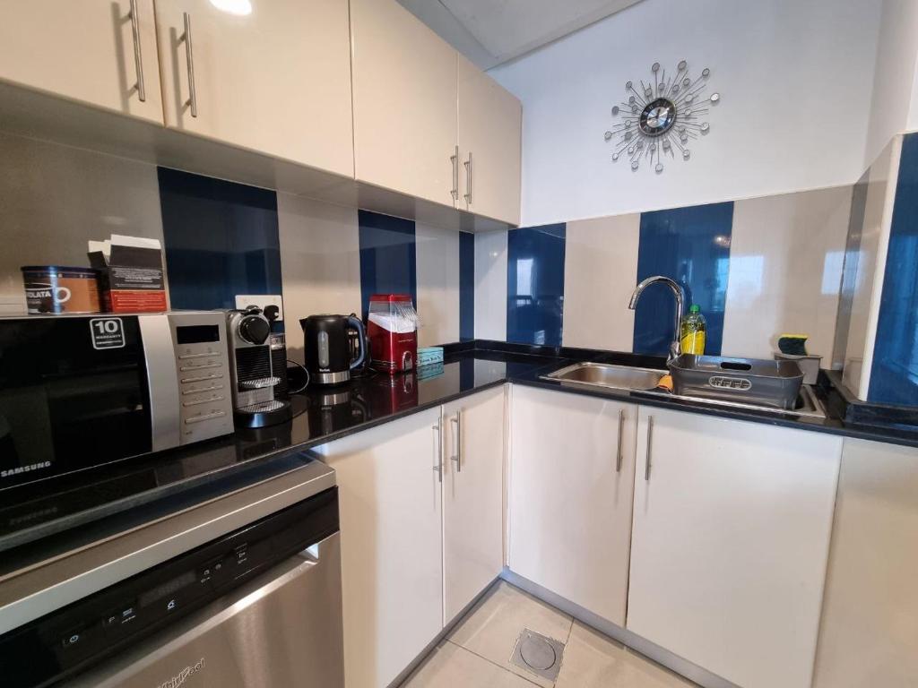 3Bed Seaviews and hotel amenities