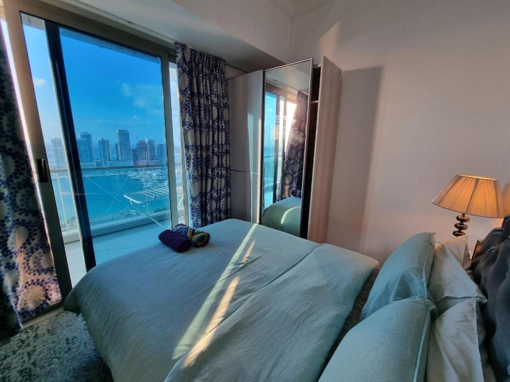 3Bed Seaviews and hotel amenities