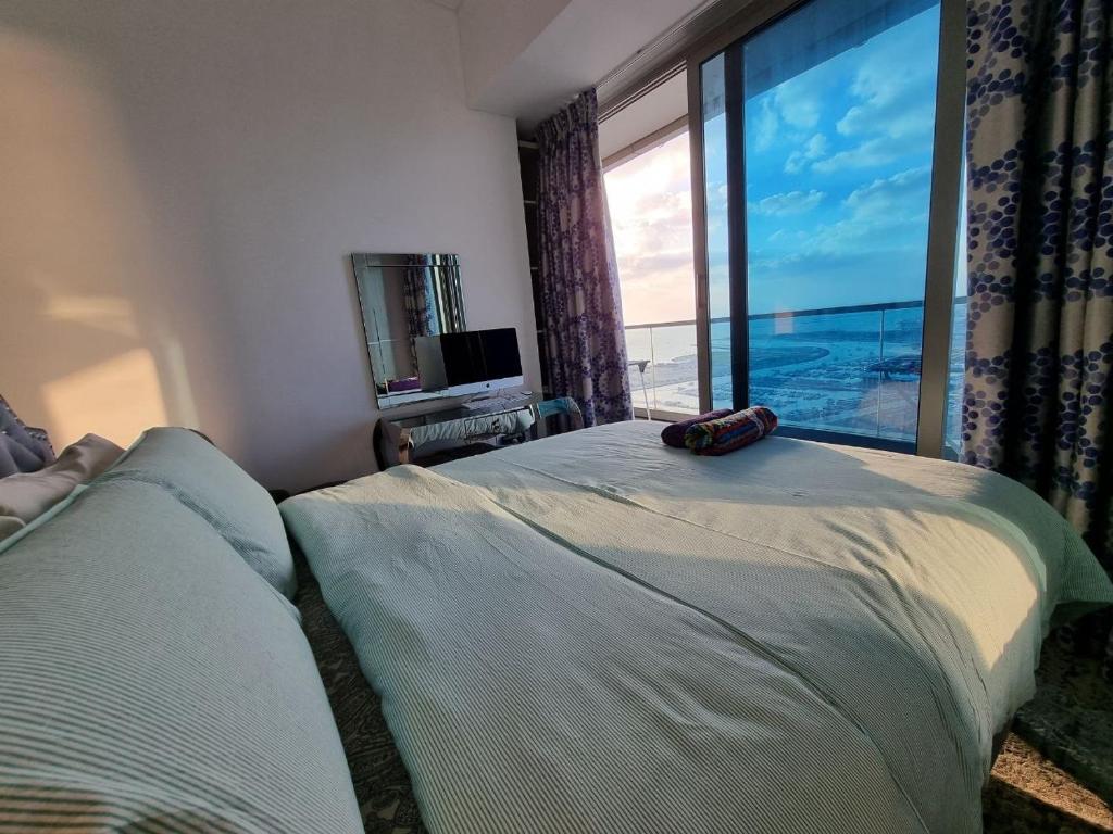 3Bed Seaviews and hotel amenities