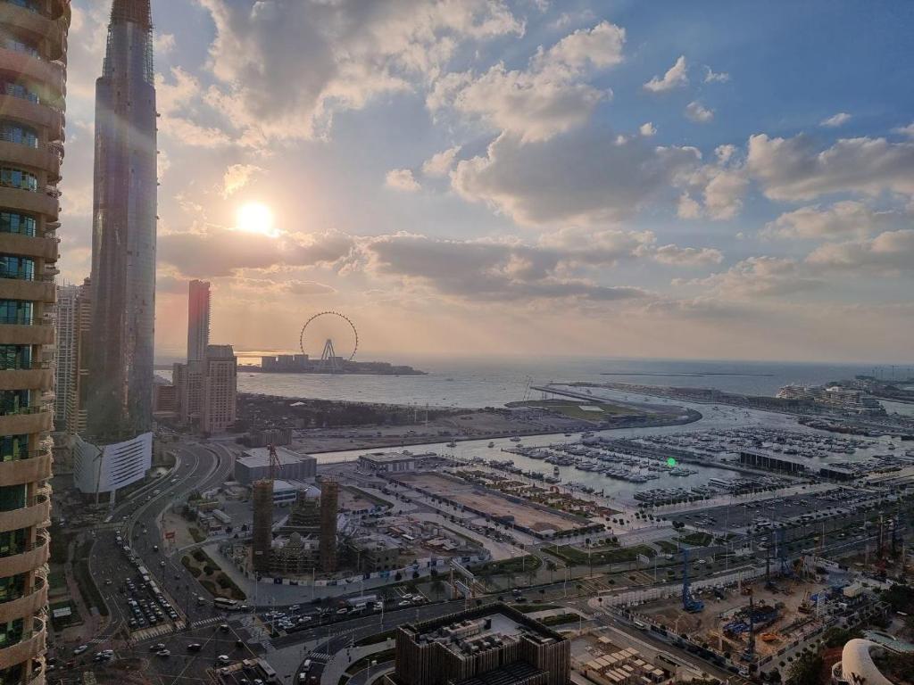 3Bed Seaviews and hotel amenities