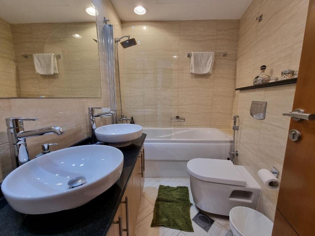 3Bed Seaviews and hotel amenities