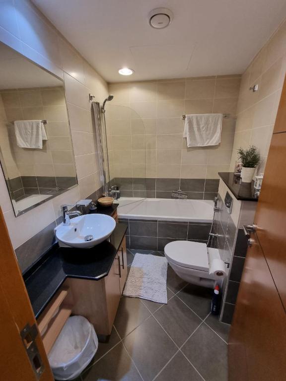 3Bed Seaviews and hotel amenities