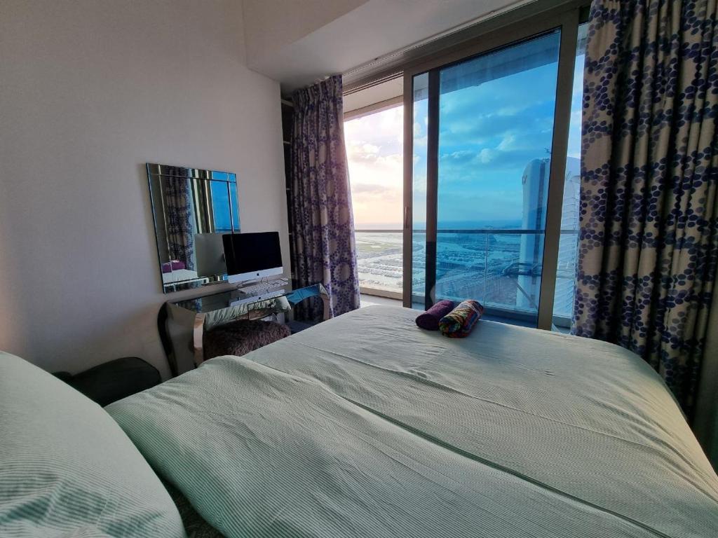 3Bed Seaviews and hotel amenities