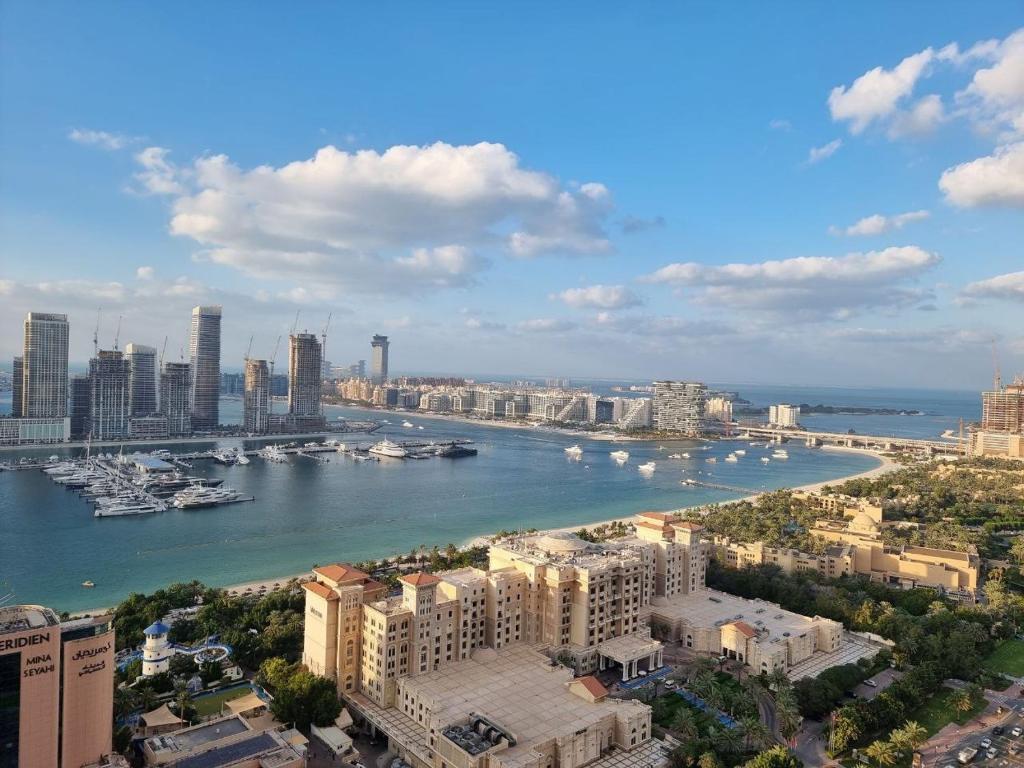 3Bed Seaviews and hotel amenities