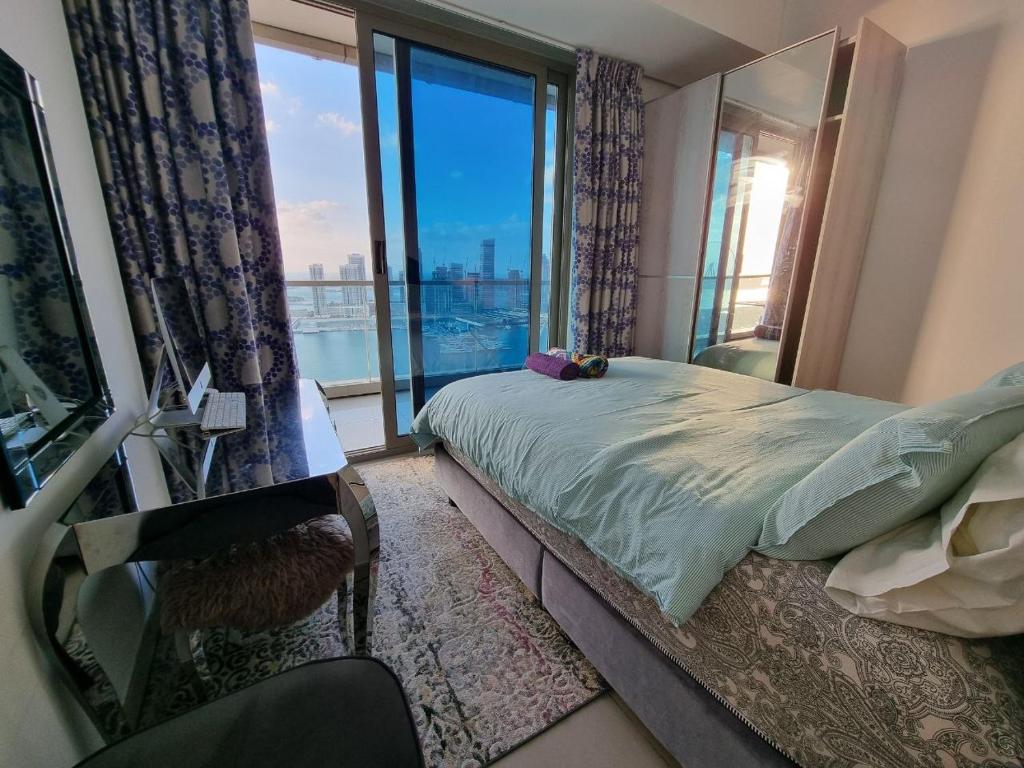 3Bed Seaviews and hotel amenities