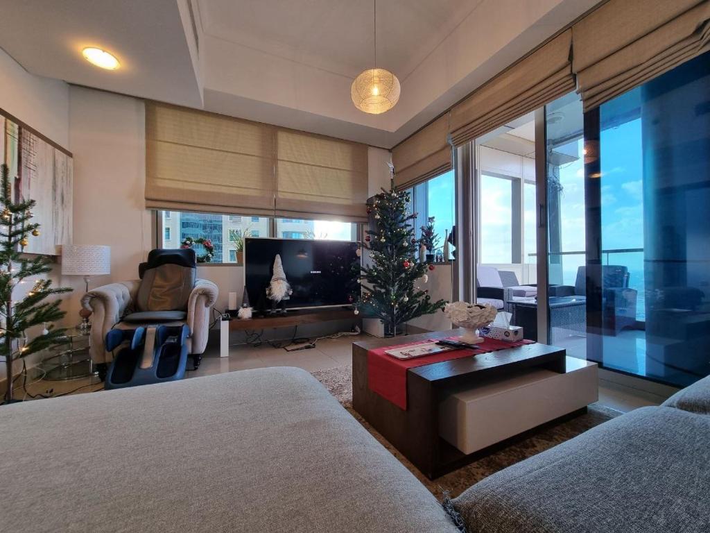 3Bed Seaviews and hotel amenities