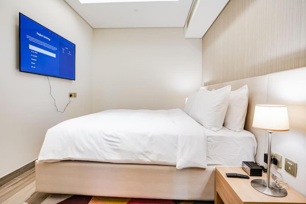 Keysplease 1 BR Beach Apt walking to metro Murjan, JBR P04A