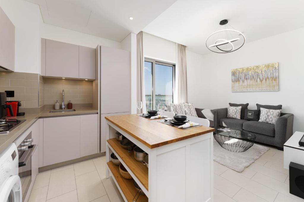 Maison Privee - Modern & Chic Retreat 10min from Downtown Dubai