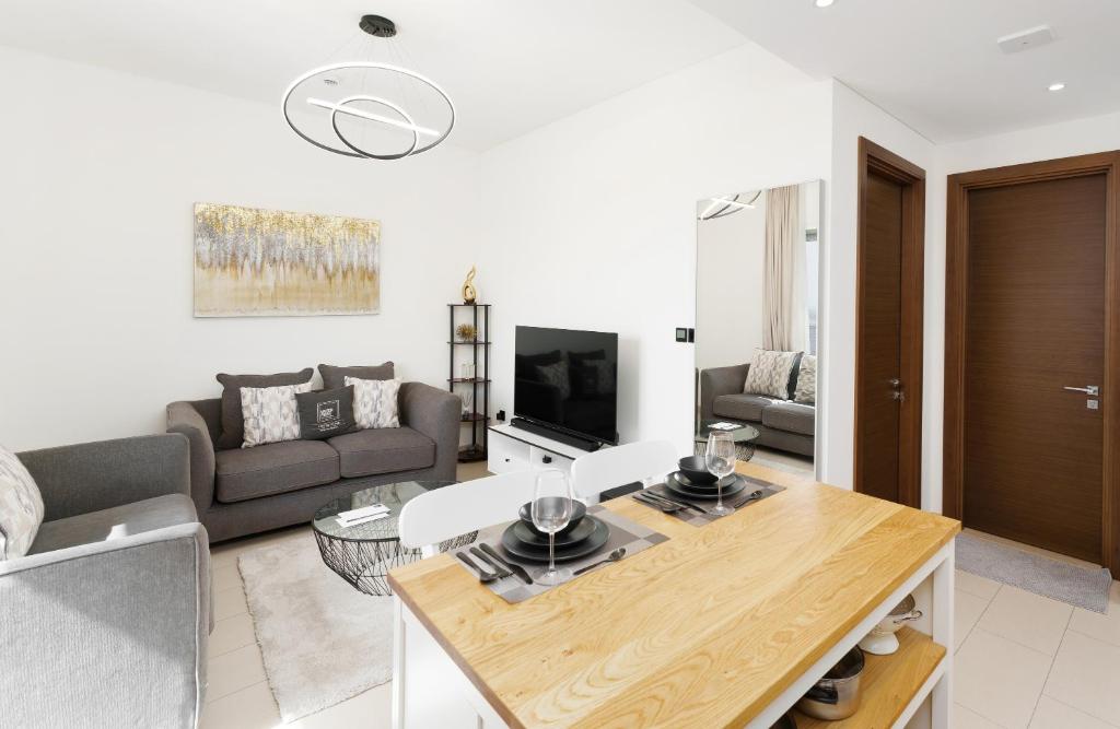 Maison Privee - Modern & Chic Retreat 10min from Downtown Dubai