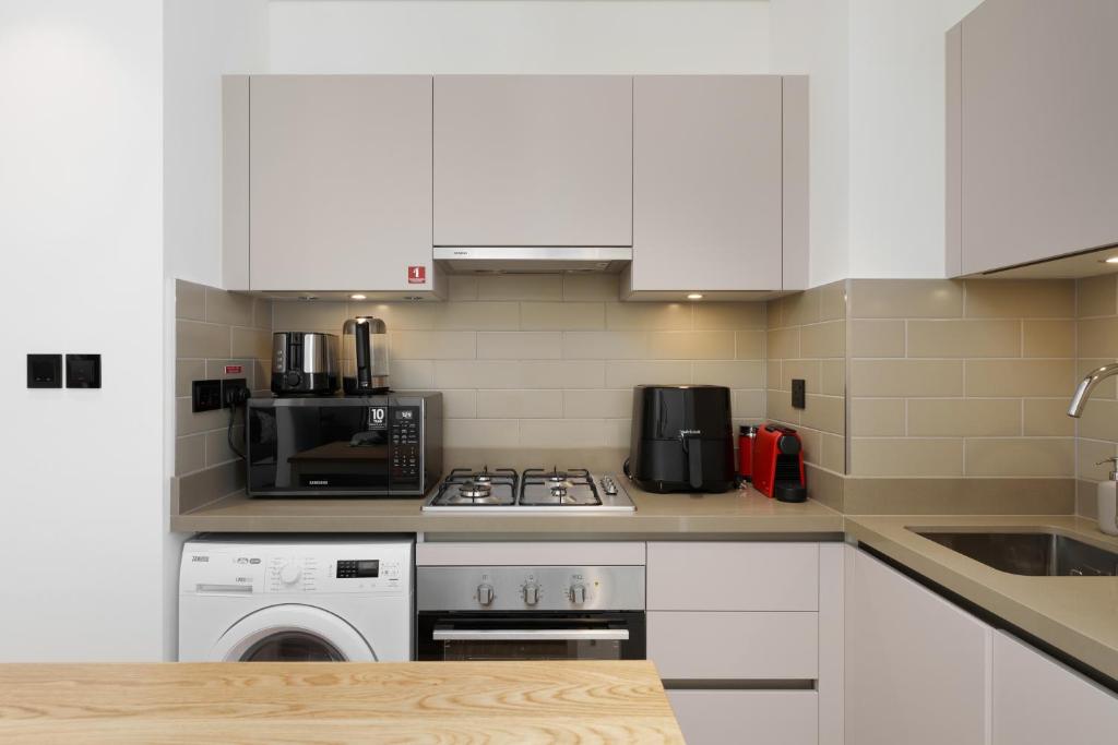 Maison Privee - Modern & Chic Retreat 10min from Downtown Dubai