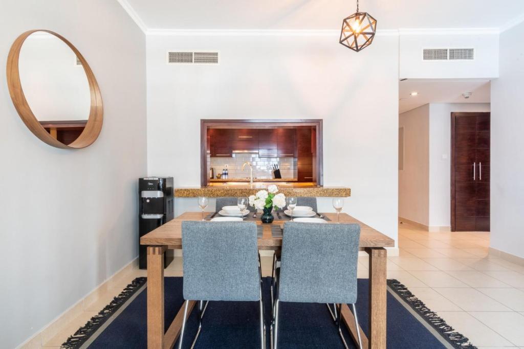 GuestReady - The Blue Hour