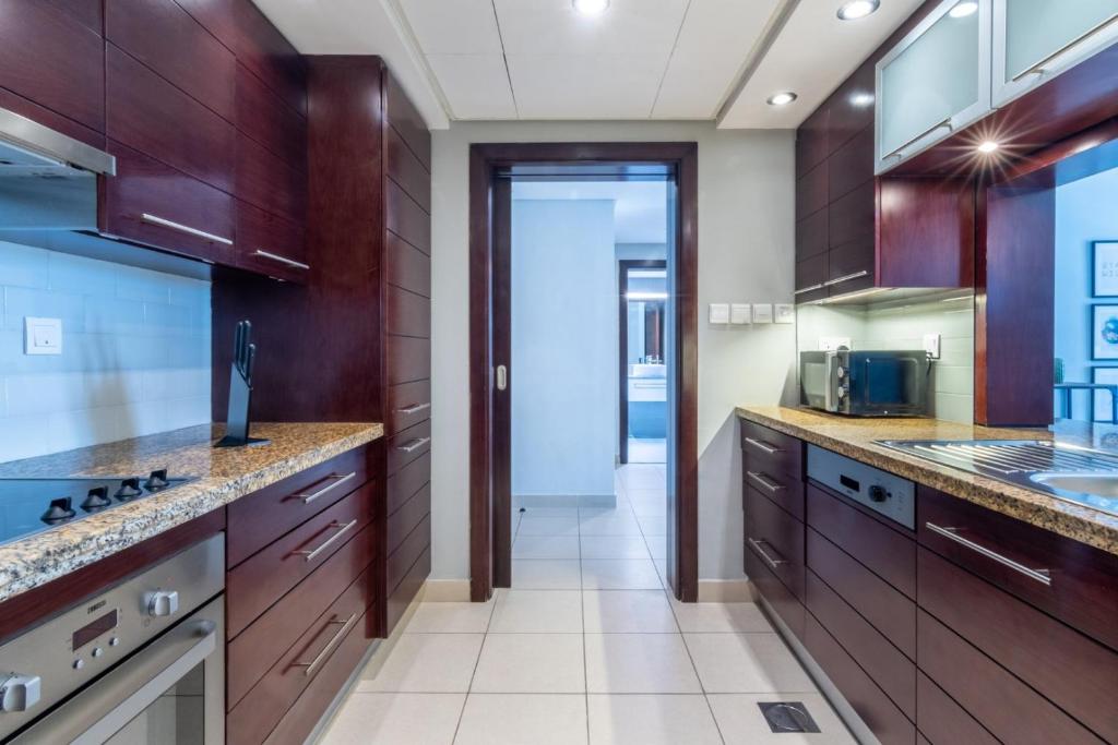 GuestReady - The Blue Hour