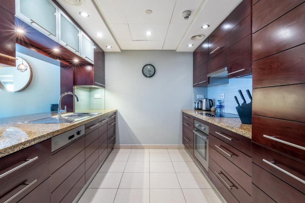 GuestReady - The Blue Hour