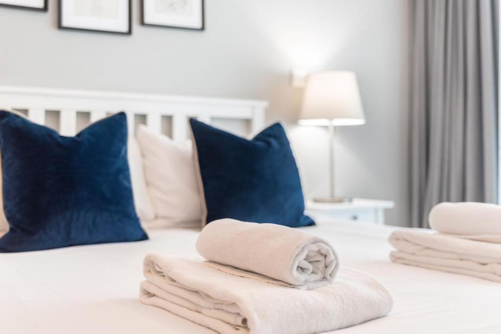 GuestReady - The Blue Hour