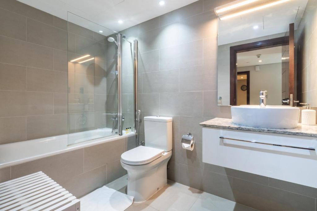 GuestReady - The Blue Hour