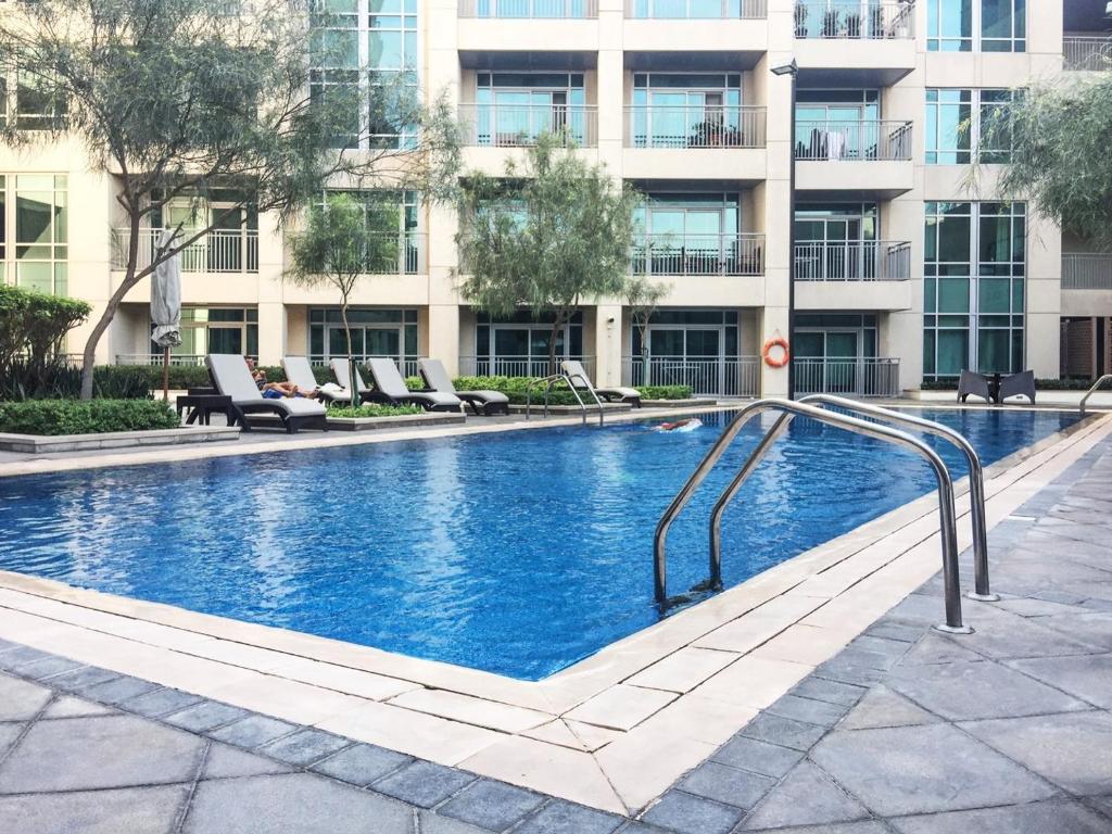 GuestReady - The Blue Hour