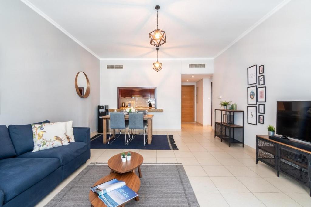 GuestReady - The Blue Hour