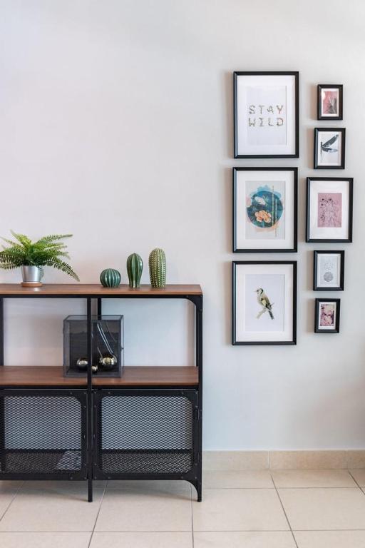 GuestReady - The Blue Hour