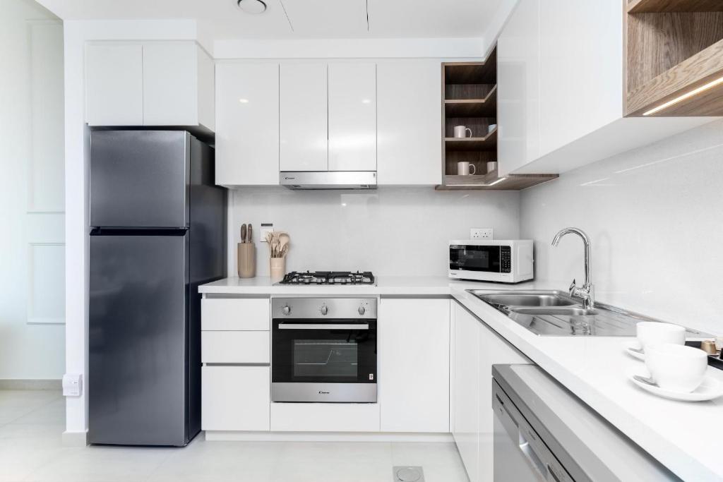 Burj Khalifa View - 2BR - Access to Dubai Mall - CityApartmentStay