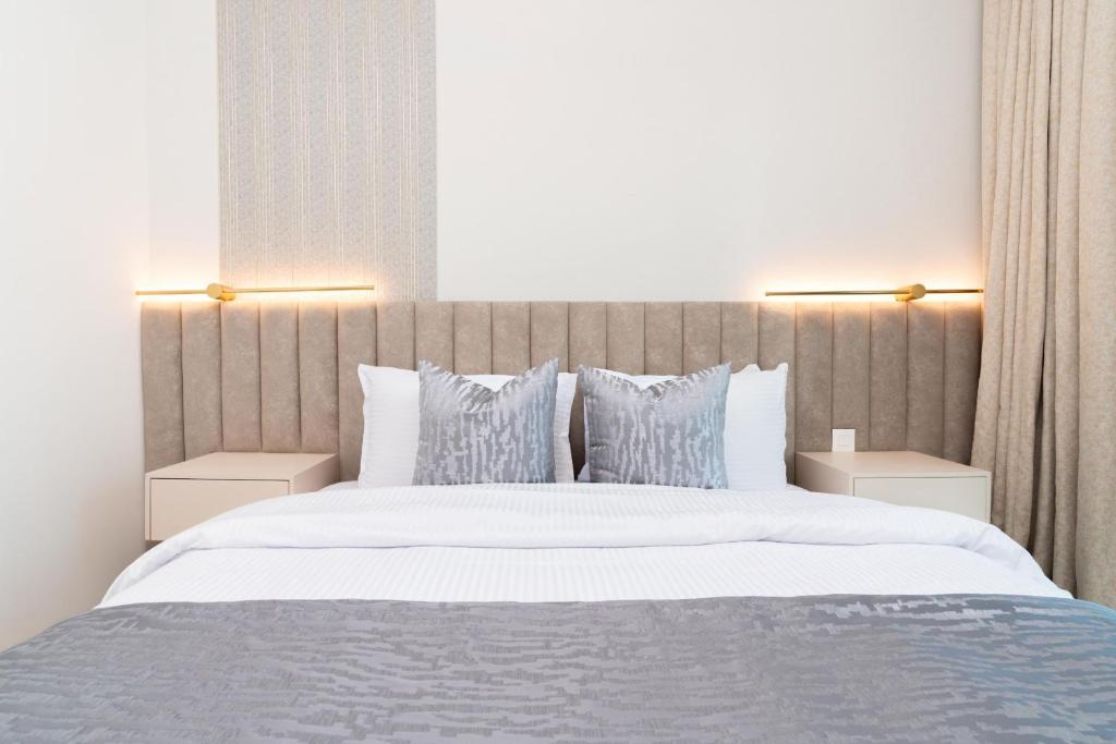 Burj Khalifa View - 2BR - Access to Dubai Mall - CityApartmentStay