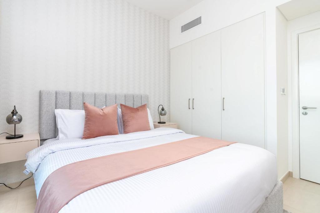 Burj Khalifa View - 2BR - Access to Dubai Mall - CityApartmentStay