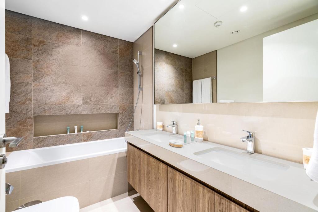 Burj Khalifa View - 2BR - Access to Dubai Mall - CityApartmentStay