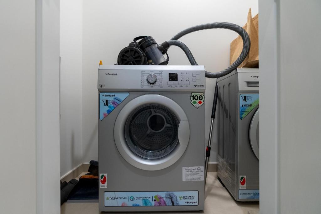 Burj Khalifa View - 2BR - Access to Dubai Mall - CityApartmentStay