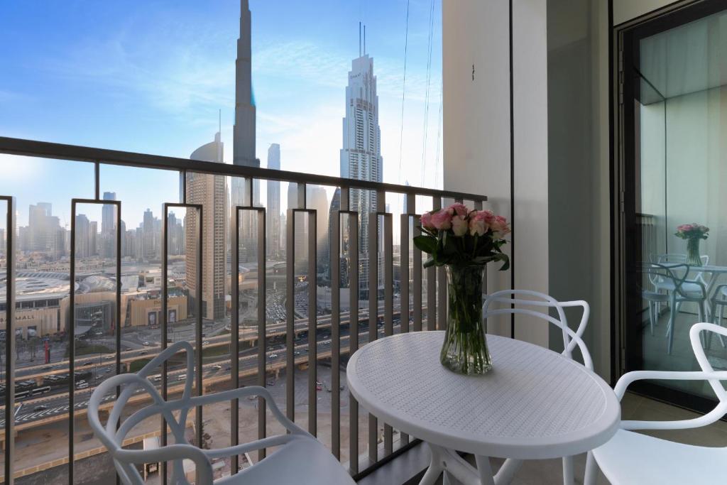 Burj Khalifa View - 2BR - Access to Dubai Mall - CityApartmentStay