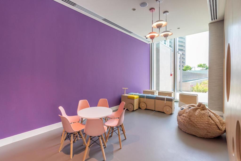 Burj Khalifa View - 2BR - Access to Dubai Mall - CityApartmentStay