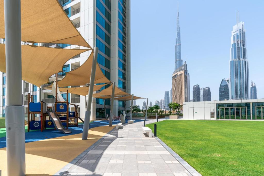 Burj Khalifa View - 2BR - Access to Dubai Mall - CityApartmentStay